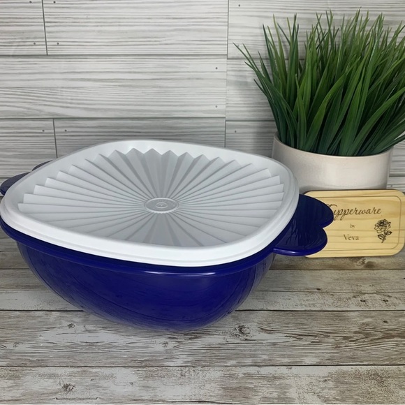 Tupperware NEW SERVALIER BOWL - Picture 1 of 2